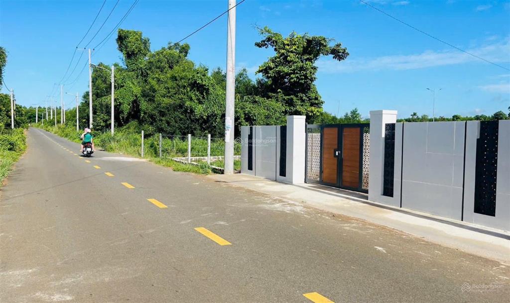 Mặt tiền đường cách mạng tháng tám  trung tâm thị trấn đất đỏ  ngay quốc lộ 55