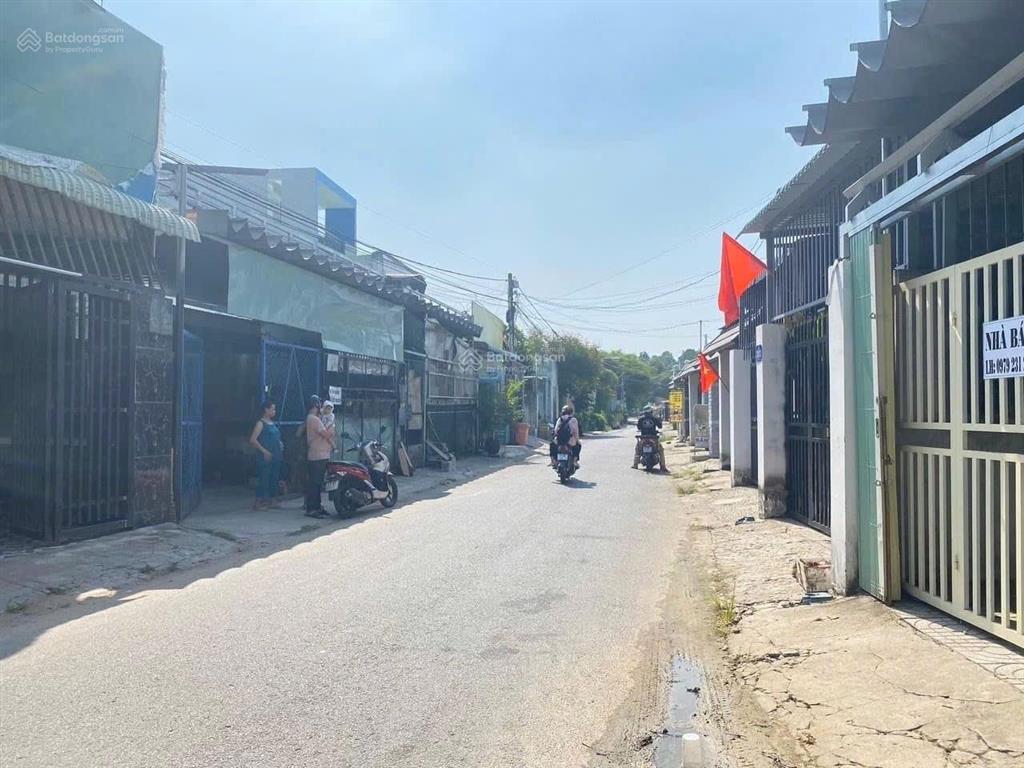 Bán đất tặng 02 căn nhà nhỏ mặt tiền đường dx95, p hiệp an, tp thủ dầu một, bình dương