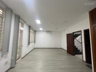 Cho thuê văn phòng nguyên căn biệt thự 7,5m*20m gồm hầm, 4 lầu giá chỉ 65tr