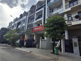 Cho thuê văn phòng tầng trệt dt 5*20m giá 15,5tr  0902 895 ***