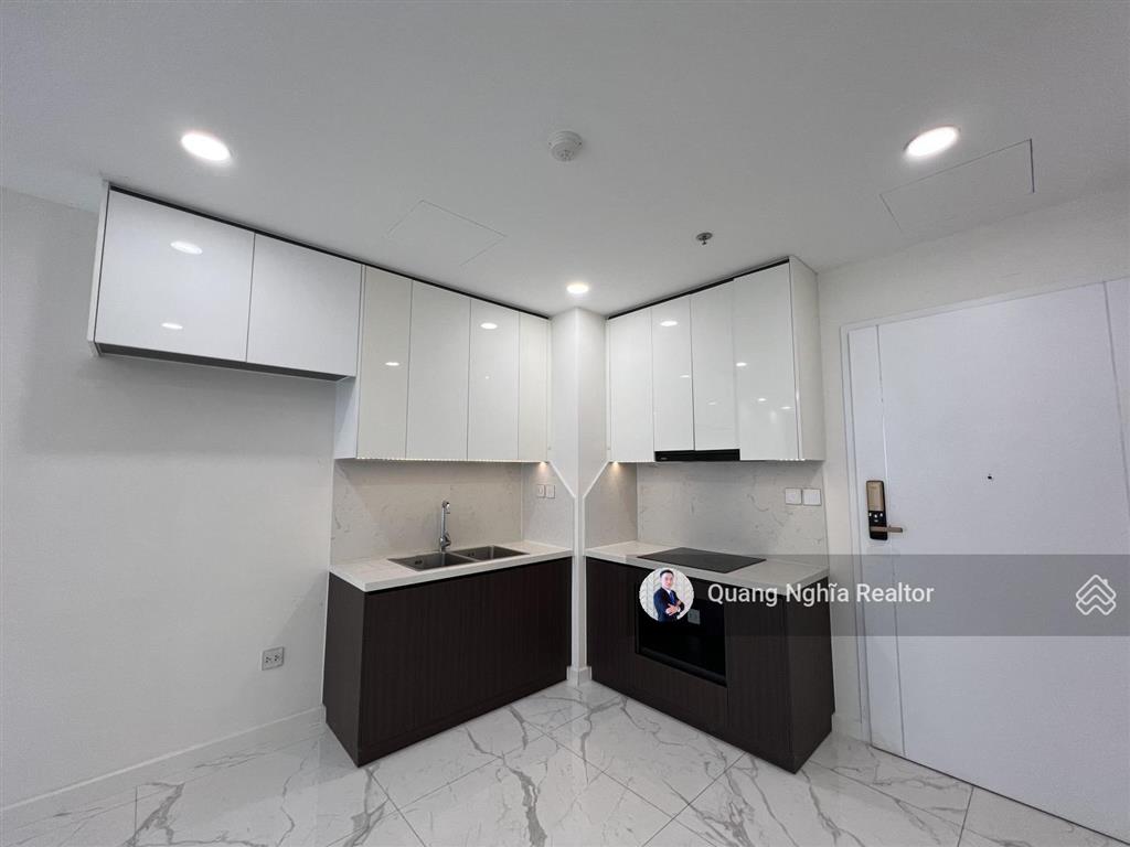 Hot! căn vpđn sunshine sky city 2pn  full nội thất đẹp  liền kề pmh giá chỉ 4,5 tỷ.  0797 766 ***
