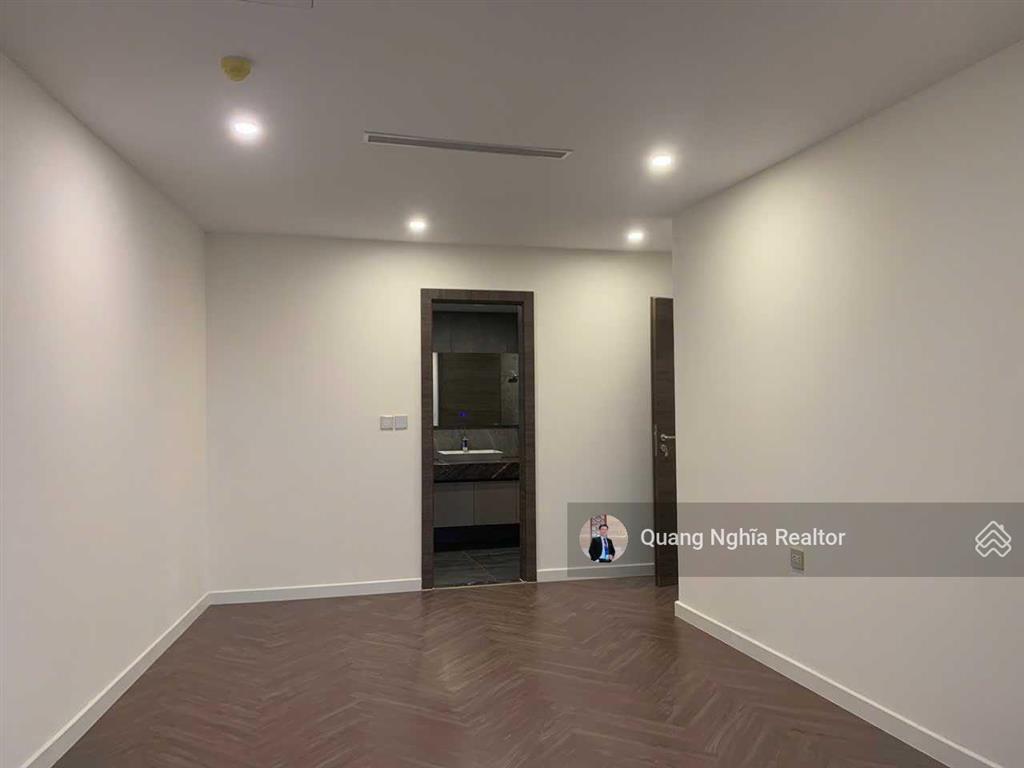 Noble crystal riverside 2pn  110m2 ban công rộng  liền kề pmh giá thuê tốt  0797 766 ***