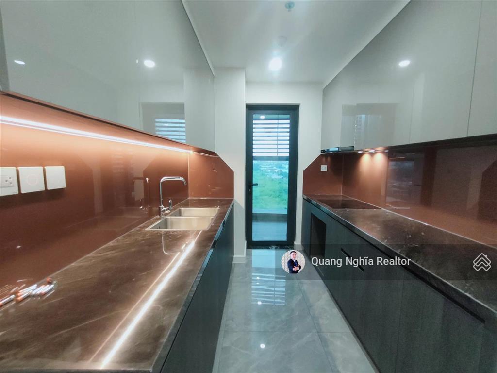 Noble crystal riverside 2pn  110m2 ban công rộng  liền kề pmh giá thuê tốt  0797 766 ***