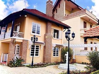 Biệt thự nghỉ dưỡng đà lạt  3 tầng, 7 phòng, hẻm ô tô đường khe sanh, giá 42 tỷ