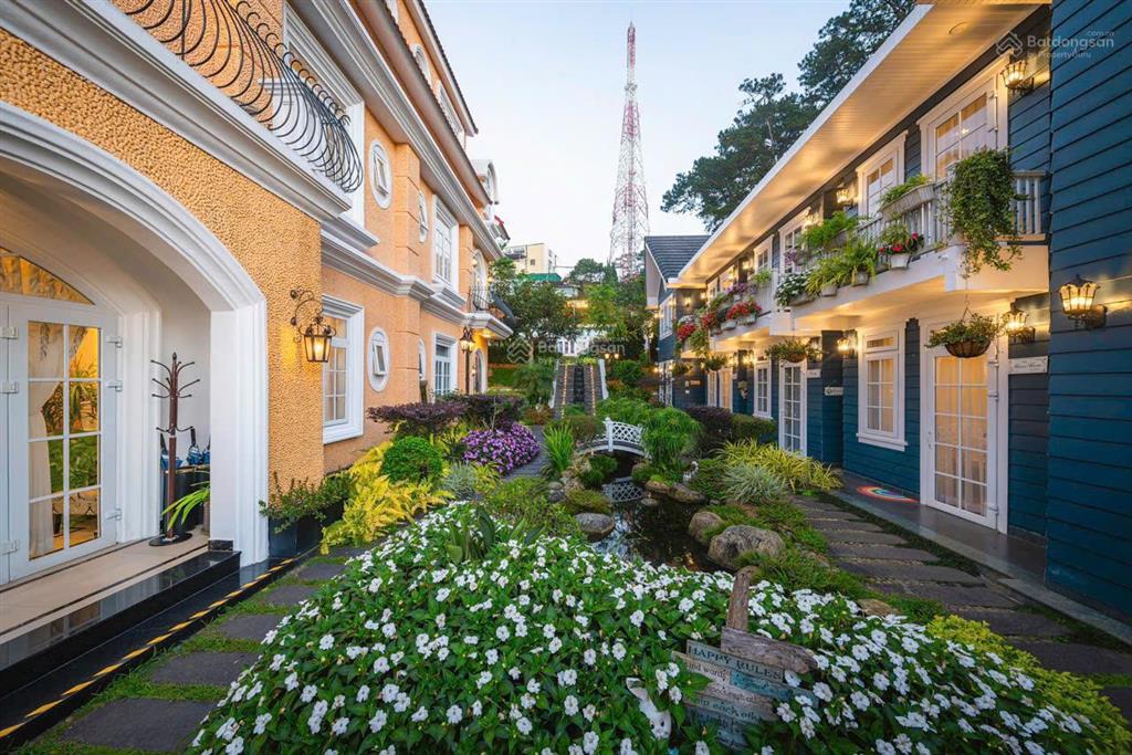 Siêu villa nghỉ dưỡng view đồi thông đà lạt, 3 tầng, 14 phòng, sổ riêng dt 1220m2 , giá  110 tỷ