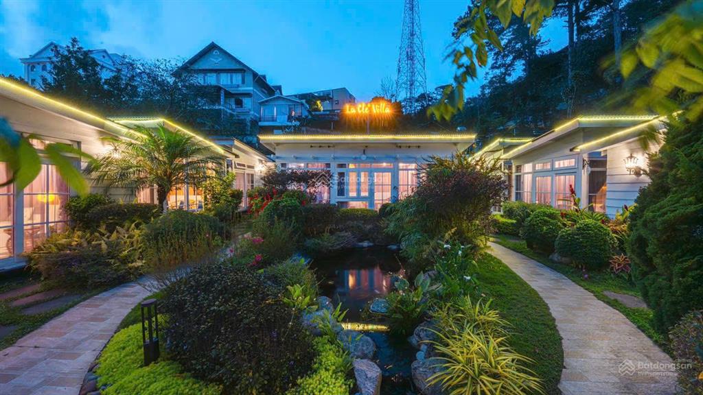 Siêu villa nghỉ dưỡng view đồi thông đà lạt, 3 tầng, 14 phòng, sổ riêng dt 1220m2 , giá  110 tỷ