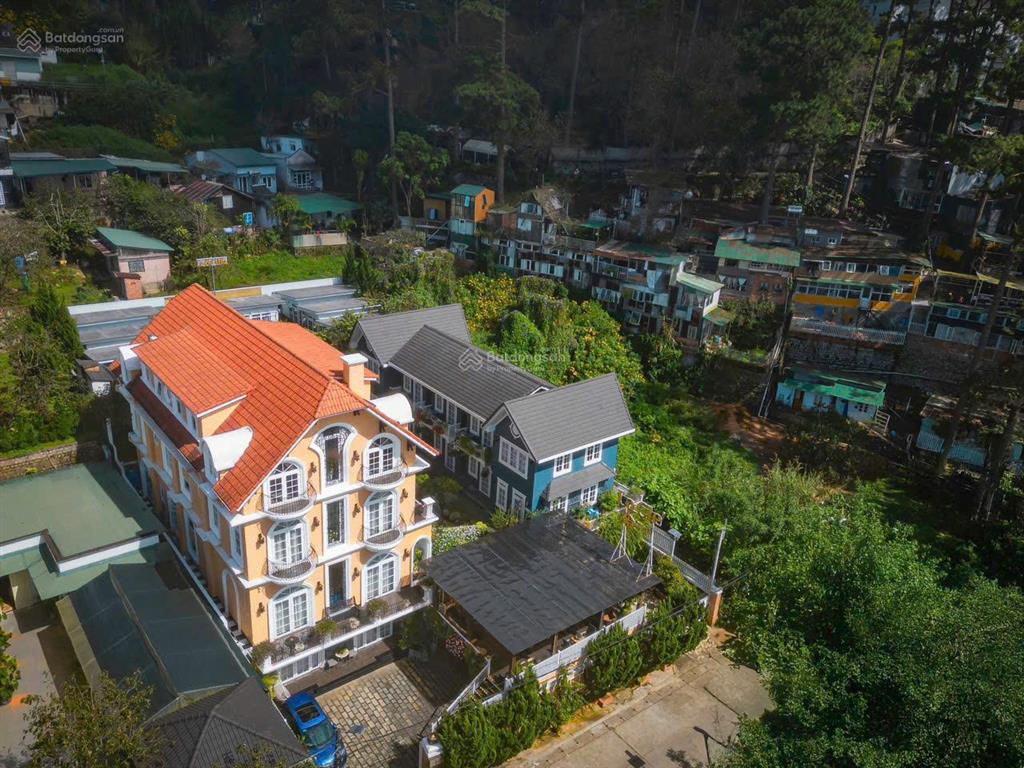 Siêu villa nghỉ dưỡng view đồi thông đà lạt, 3 tầng, 14 phòng, sổ riêng dt 1220m2 , giá  110 tỷ