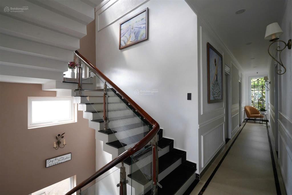 Siêu villa nghỉ dưỡng view đồi thông đà lạt, 3 tầng, 14 phòng, sổ riêng dt 1220m2 , giá  110 tỷ