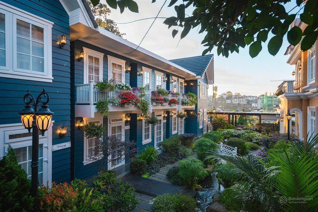 Siêu villa nghỉ dưỡng view đồi thông đà lạt, 3 tầng, 14 phòng, sổ riêng dt 1220m2 , giá  110 tỷ