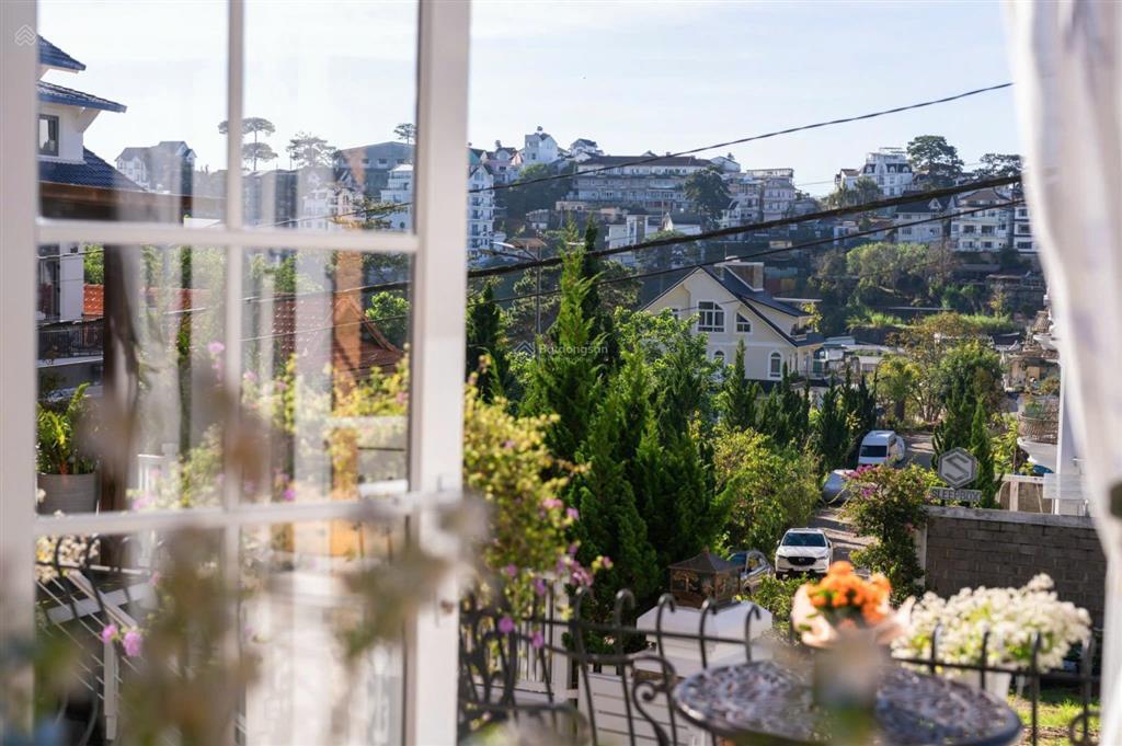 Siêu villa nghỉ dưỡng view đồi thông đà lạt, 3 tầng, 14 phòng, sổ riêng dt 1220m2 , giá  110 tỷ