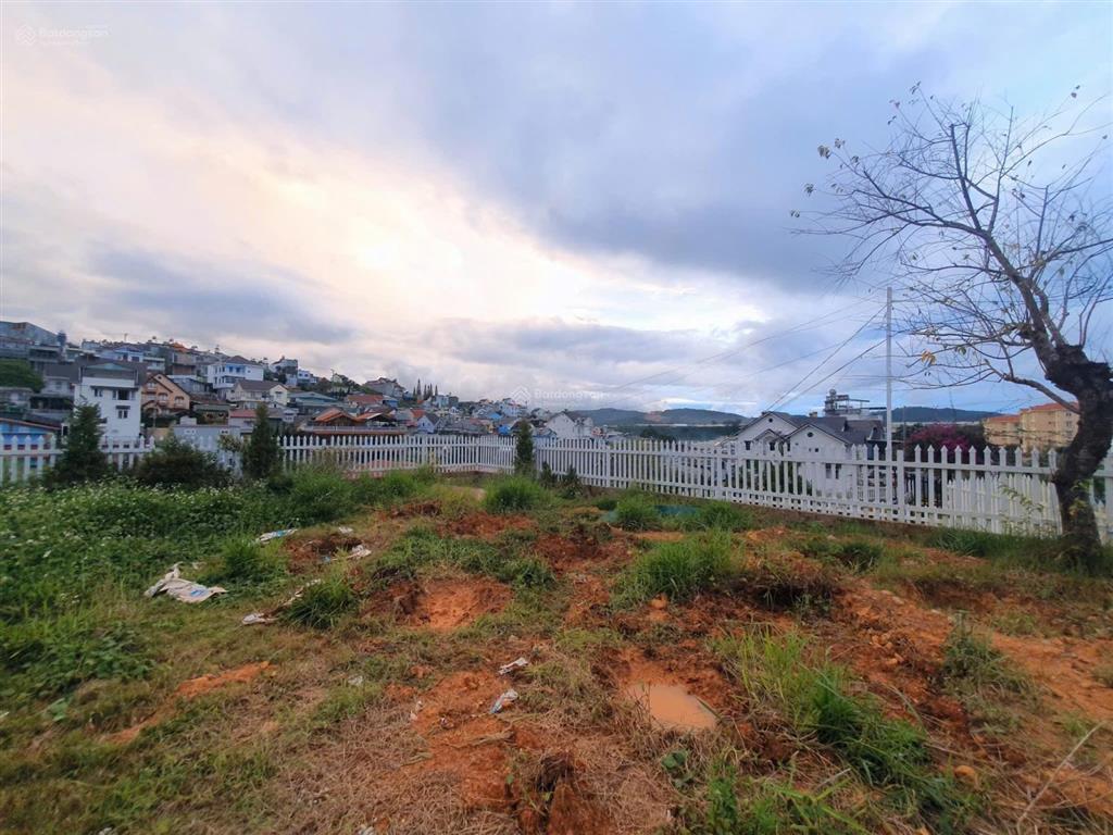 Đất 3 mặt tiền trung tâm 2312m², mt 20m gần hồ xuân hương chỉ 2km, đường nhựa 10m. giá 65 tỷ