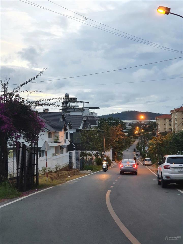 Đất 3 mặt tiền trung tâm 2312m², mt 20m gần hồ xuân hương chỉ 2km, đường nhựa 10m. giá 65 tỷ