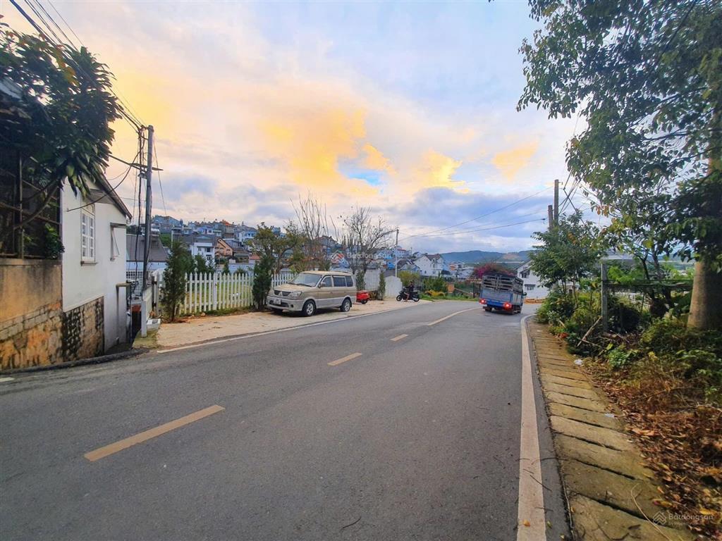 Đất 3 mặt tiền trung tâm 2312m², mt 20m gần hồ xuân hương chỉ 2km, đường nhựa 10m. giá 65 tỷ