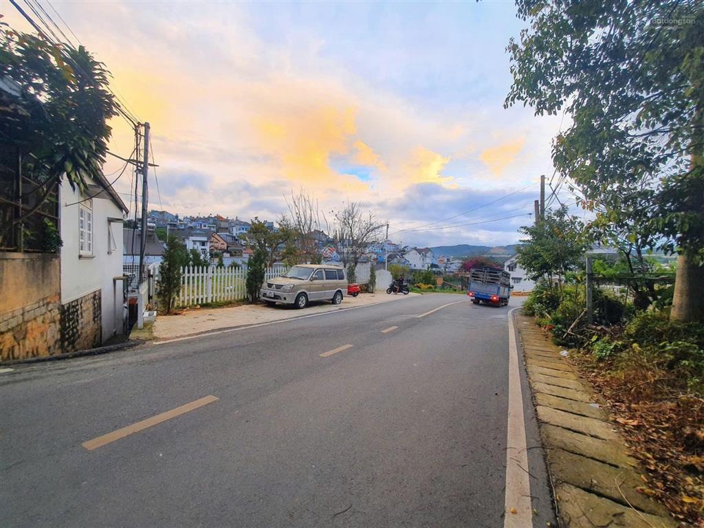 Đất 3 mặt tiền trung tâm 2312m², mt 20m gần hồ xuân hương chỉ 2km, đường nhựa 10m. giá 65 tỷ