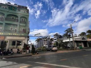 Khách sạn p.3  8 tầng  44 phòng view tp đà lạt dt 308.93m2  50tỷ  dòng tiền kinh doanh ngay