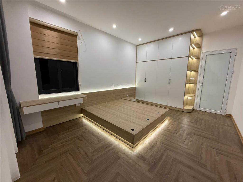 Nhà đẹp dân xây trục chính kinh doanh ô tô tránh