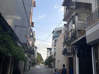 Nhà đẹp dân xây trục chính kinh doanh ô tô tránh