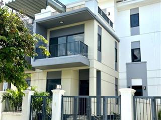 Nhà phố the suite 8x20 di chuyển 100m đến clubhouse, sở hữu hướng nhà chính nam thoáng mát