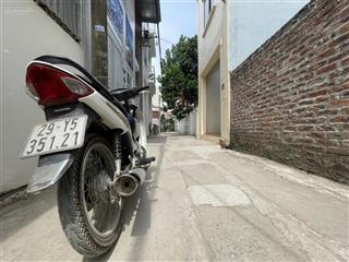 Cc bán lô đất 49,5 m mt42,6 = hậu vị trí ô tô đỗ cửa ngõ thông , giá đầu tư