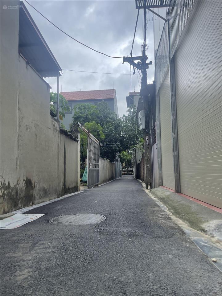 Cần bán lô đất đẹp vị trí ô tô đỗ cửa 30m ra sân chơi đố xe ngày đêm