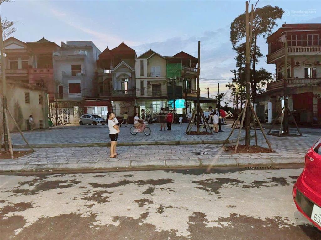 Cần bán lô đất đẹp vị trí ô tô đỗ cửa 30m ra sân chơi đố xe ngày đêm