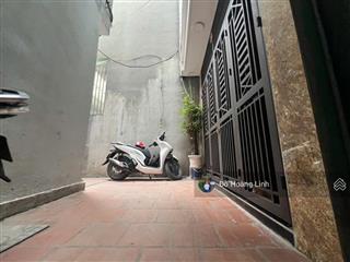 Gia đình bác sĩ dọn về ở cùng con cái nên cho thuê lại nhà riêng 4 tầng mỗi sàn khoảng 22m giá 10tr