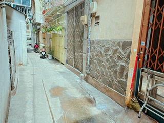 Nhà hẻm 3 gác ngay nguyễn đình chiểu, p4, q3. dt 3x7m 2 tầng mới đẹp 99%, 2 pn và 2 wc.