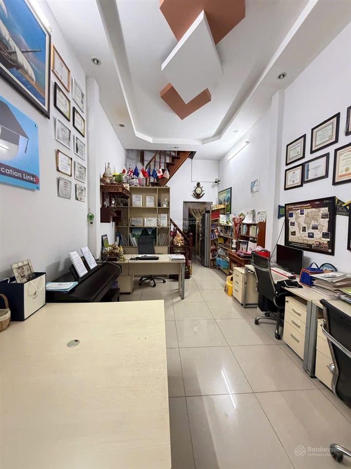 Hẻm xe hơi 8m nhựa út tịch, p4, tb, 3.5x13m, 3pn, cách mặt phố chỉ 45 căn, hẻm sang trọng đẳng cấp