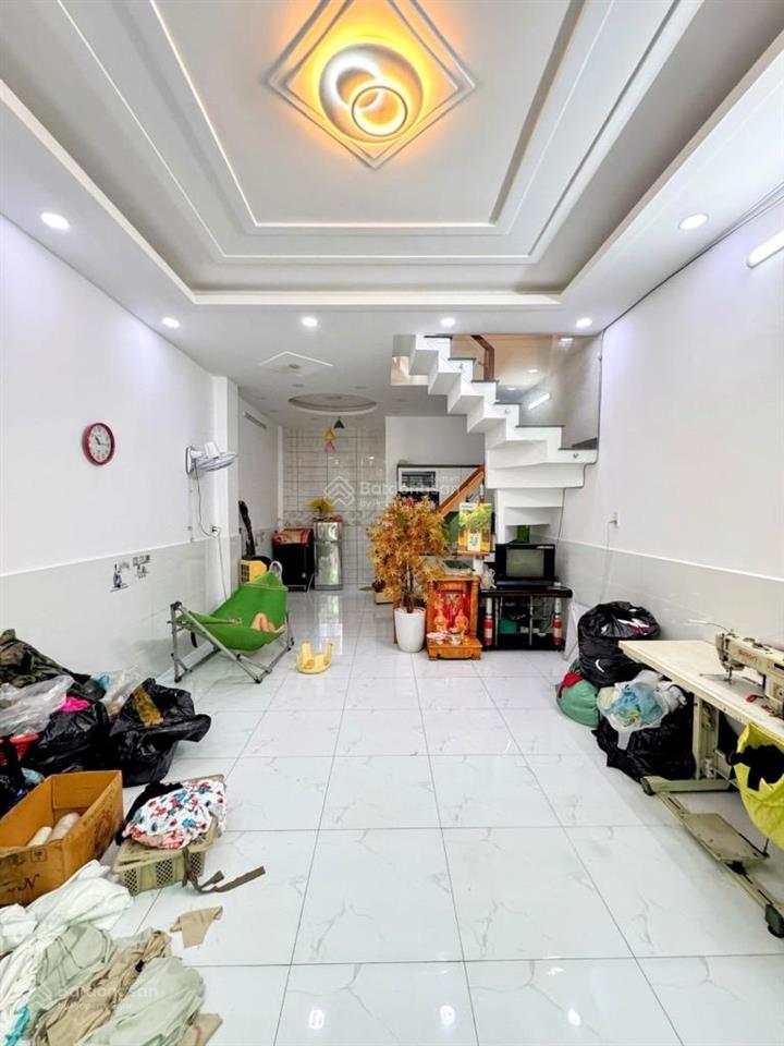 Nhà 2 tầng, 77m2, ngang 4.5m, hẻm xe hơi, ngay chợ lê văn việt, nhỉnh 6 tỷ