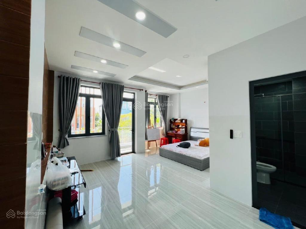 9,3 tỷ ngang 6m nhà 3 tầng, 96m2, hxh ngay lê văn thịnh, quận 2