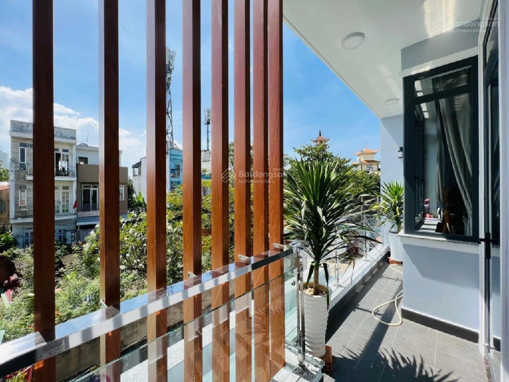 9,3 tỷ ngang 6m nhà 3 tầng, 96m2, hxh ngay lê văn thịnh, quận 2