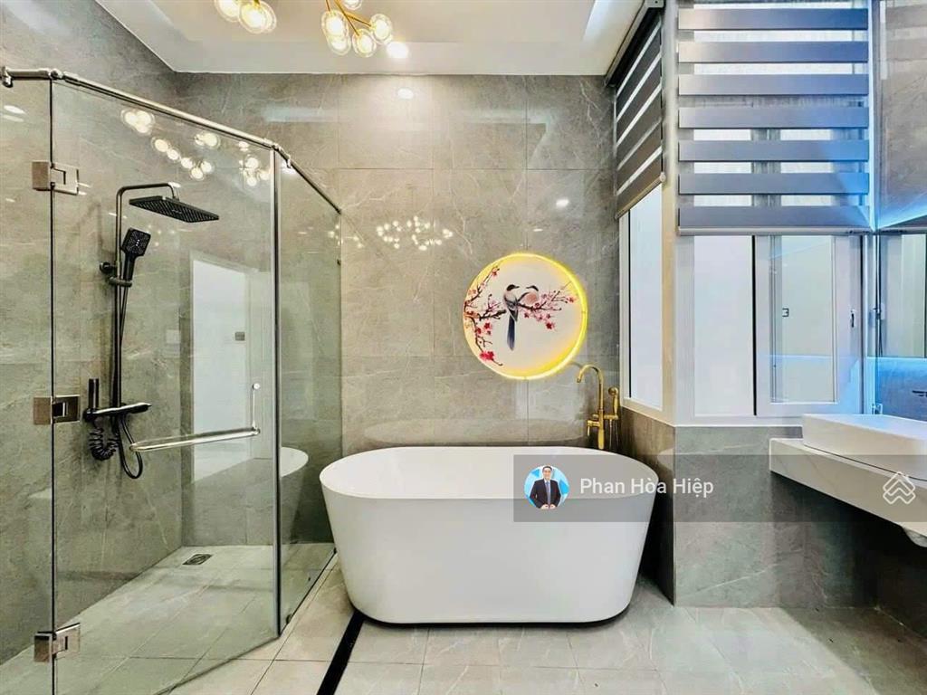 Bán gấp hxh thông bà hom 56m2, 3 tầng btct 4 pn 3 wc có sân thượng thoáng ngay chợ phú lâm