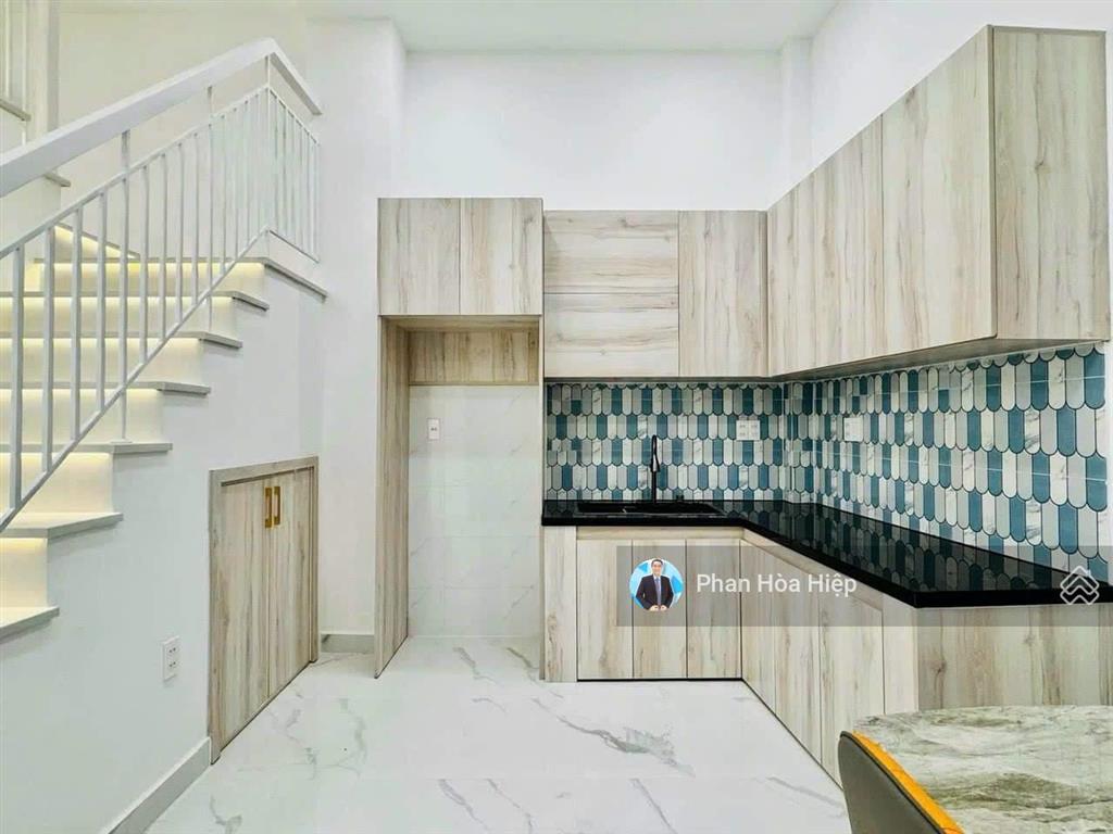 Bán gấp hxh thông bà hom 56m2, 3 tầng btct 4 pn 3 wc có sân thượng thoáng ngay chợ phú lâm