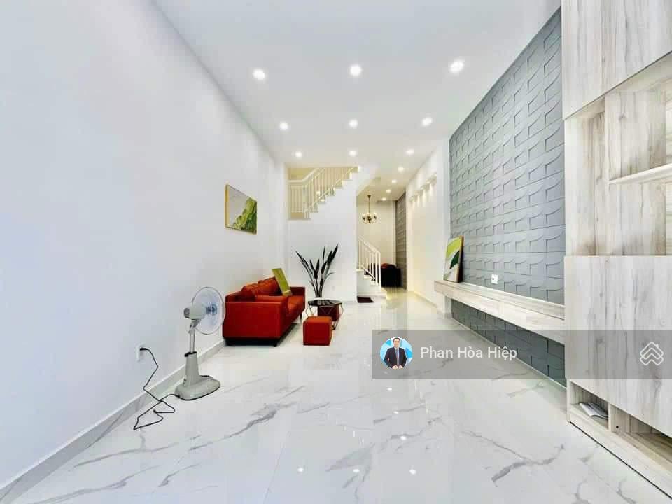 Bán gấp hxh thông bà hom 56m2, 3 tầng btct 4 pn 3 wc có sân thượng thoáng ngay chợ phú lâm