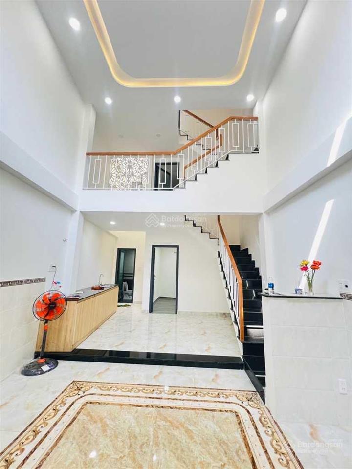 Nhà đẹp ở ngay nở hậu bến phú lâm 40m2, 3 tầng btct 4pn cách mt chỉ 50m, đang cho thuê 10 tr