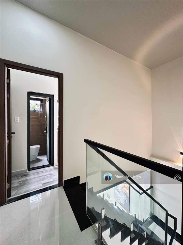 Đi định cư bán nhà đẹp lò gốm 5 x11, 3pn 3wc, hẻm thông 5m, chủ xây kiên cố để ở.