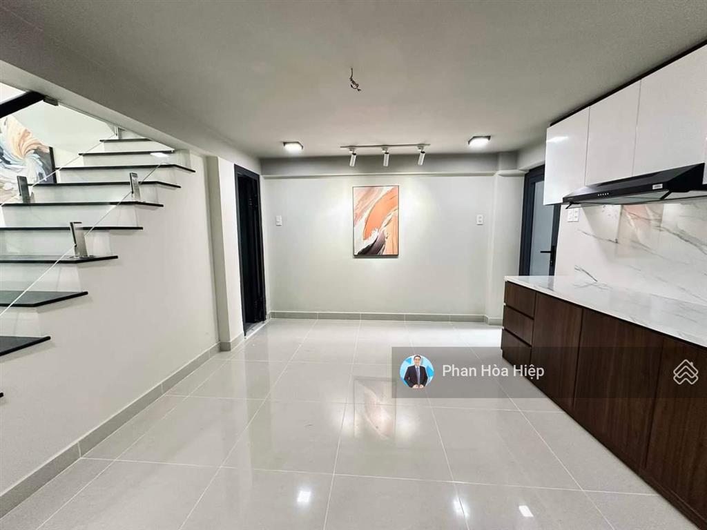 Đi định cư bán nhà đẹp lò gốm 5 x11, 3pn 3wc, hẻm thông 5m, chủ xây kiên cố để ở.