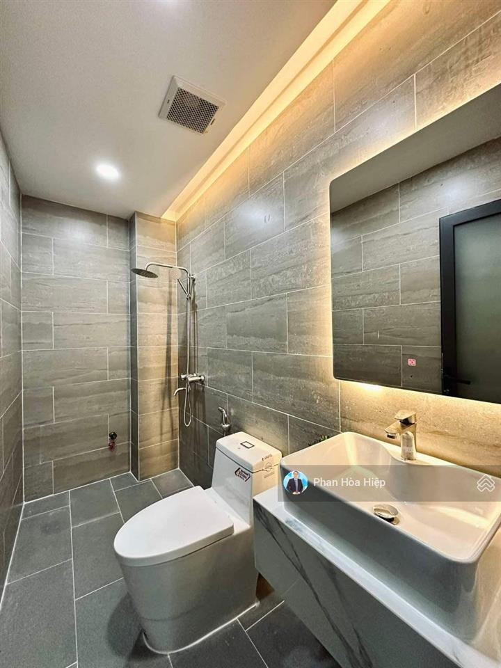 Đi định cư bán nhà đẹp lò gốm 5 x11, 3pn 3wc, hẻm thông 5m, chủ xây kiên cố để ở.