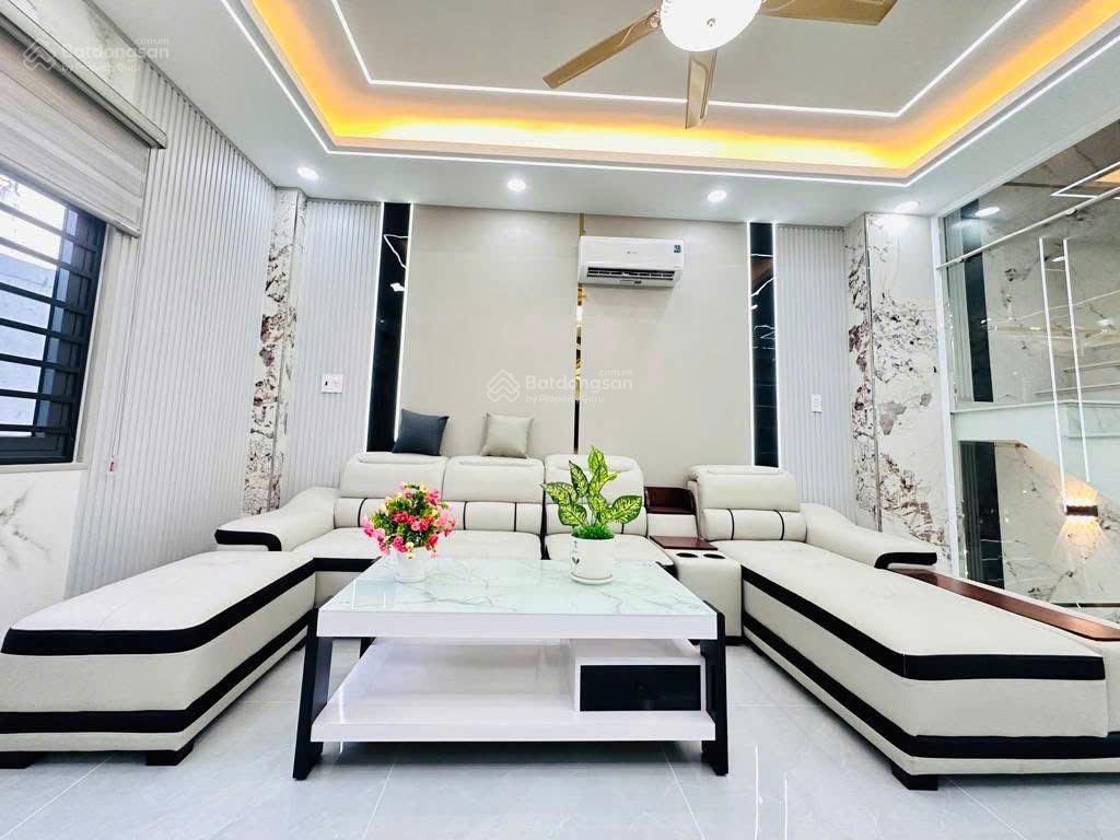 Xuất cảnh bán gấp nhà bình phú, 4 x 20, 4 tầng btct 4pn 4wc, có sân thượng, gần ngay mega market