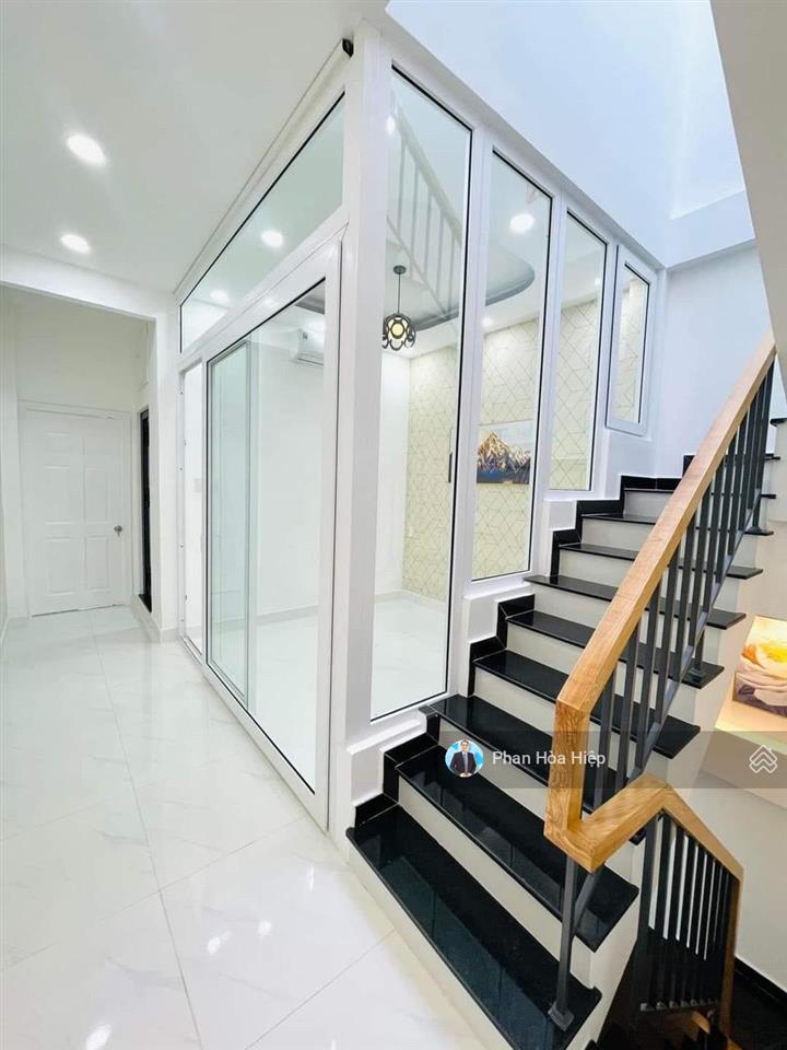 Bán gấp hxh phạm phú thứ, 4 tầng btct, 65m2 ngang hiếm 5m, có sân thượng 4pn, 5wc, nội thất châu âu