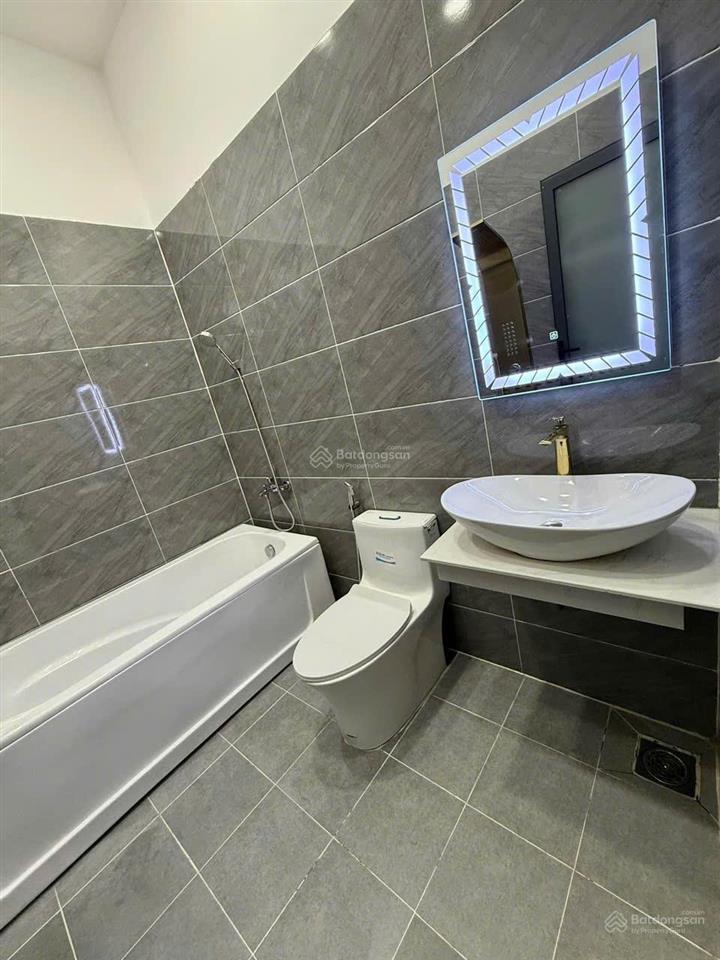 Bán gấp nhà mt hoàng lê kha, quận 6, 100m2, 4 tầng btct, sân thượng, 4 pn, 5 wc, tiện mở vp cty