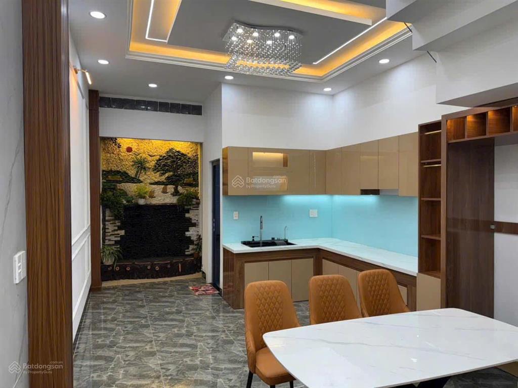 Bán gấp nhà mt hoàng lê kha, quận 6, 100m2, 4 tầng btct, sân thượng, 4 pn, 5 wc, tiện mở vp cty