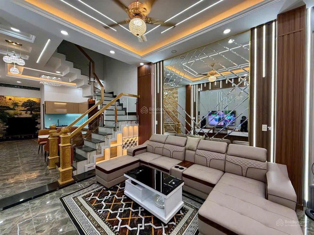 Bán gấp nhà mt hoàng lê kha, quận 6, 100m2, 4 tầng btct, sân thượng, 4 pn, 5 wc, tiện mở vp cty