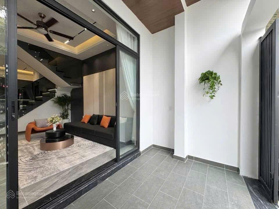 Bán gấp nhà bùi tư toàn, 4x15, 4 tầng btct, 4 pn 3wc, có sân thượng, xe hơi tới cửa, sổ hồng riêng