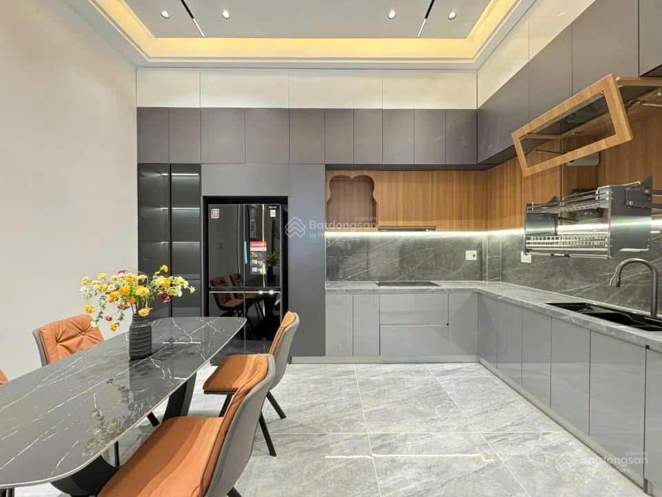 Bán gấp nhà bùi tư toàn, 4x15, 4 tầng btct, 4 pn 3wc, có sân thượng, xe hơi tới cửa, sổ hồng riêng