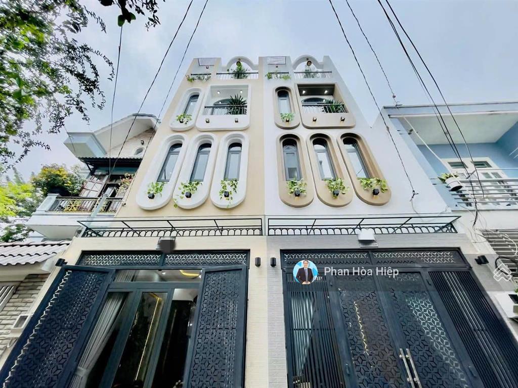 Xuất cảnh bán gấp nhà hẻm 8m hậu giang, 68m2, 4 tầng btct, 4 pn 4wc, gần chợ bình tây