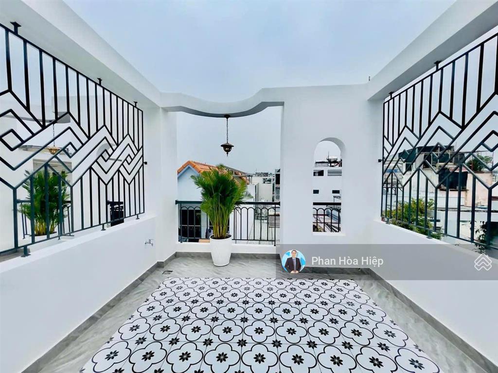 Xuất cảnh bán gấp nhà hẻm 8m hậu giang, 68m2, 4 tầng btct, 4 pn 4wc, gần chợ bình tây