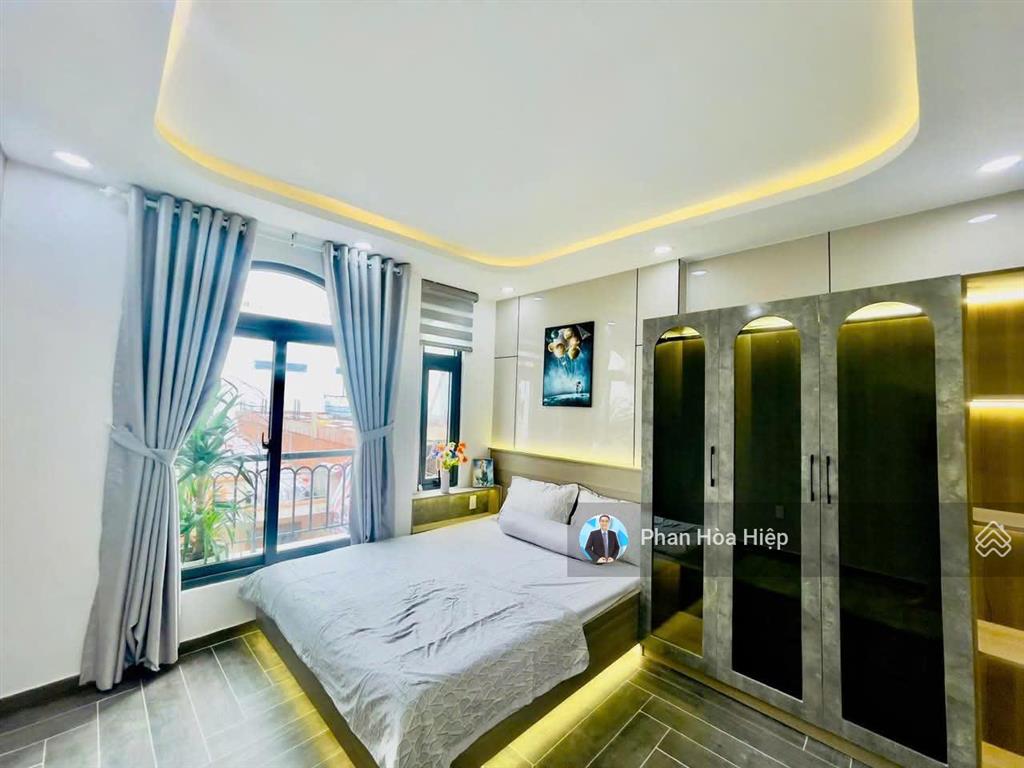 Xuất cảnh bán gấp nhà hẻm 8m hậu giang, 68m2, 4 tầng btct, 4 pn 4wc, gần chợ bình tây