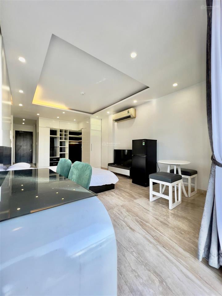 Cho thuê studio ban công tách bếp siêu rộng 4050m2 view sông mặt tiền võ văn kiệt q1. nuôi pet ok