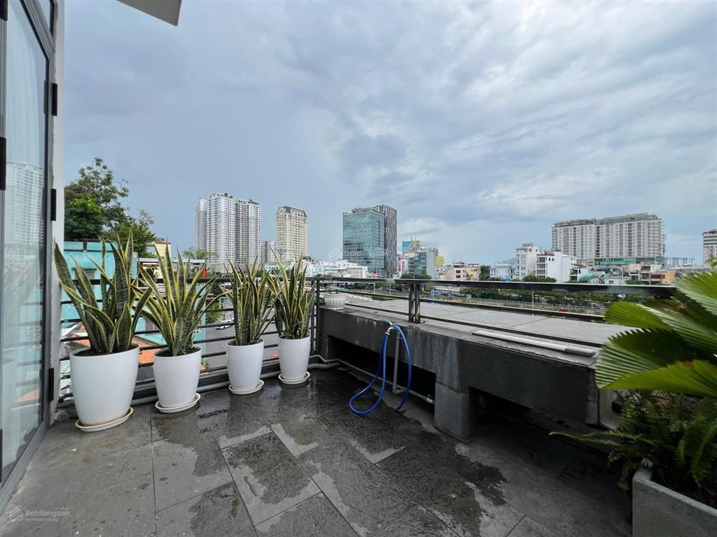 Cho thuê studio ban công tách bếp siêu rộng 4050m2 view sông mặt tiền võ văn kiệt q1. nuôi pet ok